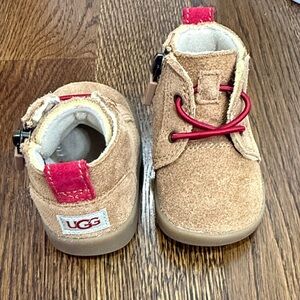 NWOT UGG UNISEX BABY SHOES